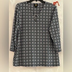 LADIES BLACK TOP WITH WHITE & AQUA DESIGNS